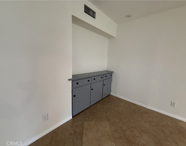 7322 Lindley - Photo Thumbnail 20