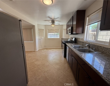 7322 Lindley - Photo Thumbnail 5