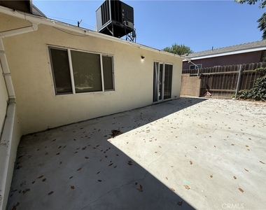 7322 Lindley - Photo Thumbnail 16