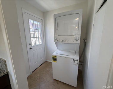 7322 Lindley - Photo Thumbnail 6