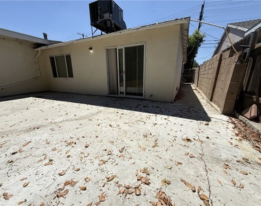 7322 Lindley - Photo Thumbnail 18