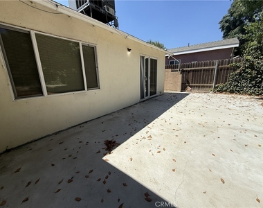 7322 Lindley - Photo Thumbnail 17
