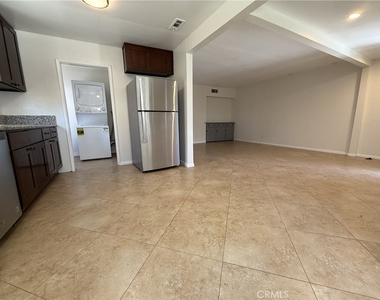 7322 Lindley - Photo Thumbnail 3