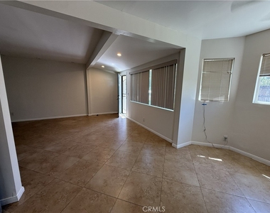 7322 Lindley - Photo Thumbnail 7