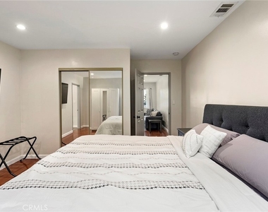 18228 Regina Avenue - Photo Thumbnail 14