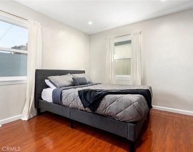 18228 Regina Avenue - Photo Thumbnail 18