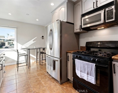 18228 Regina Avenue - Photo Thumbnail 8