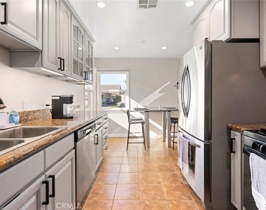18228 Regina Avenue - Photo Thumbnail 7