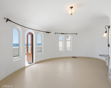 1602 The Strand (entire Property) - Photo Thumbnail 13