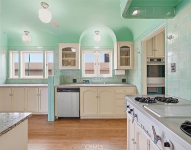 1602 The Strand (entire Property) - Photo Thumbnail 11