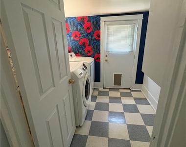 330 W Whiting Avenue - Photo Thumbnail 8