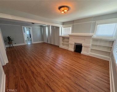 330 W Whiting Avenue - Photo Thumbnail 1