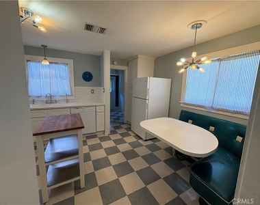 330 W Whiting Avenue - Photo Thumbnail 7