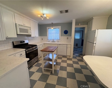 330 W Whiting Avenue - Photo Thumbnail 6