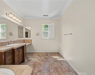 1254 Duxbury - Photo Thumbnail 37