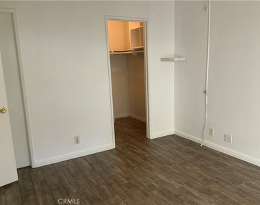 341 Meadow Court - Photo Thumbnail 3