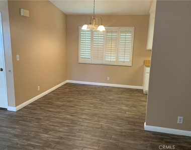 341 Meadow Court - Photo Thumbnail 6