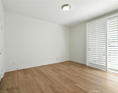 22681 Oakgrove - Photo Thumbnail 16