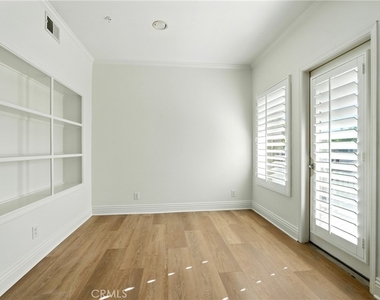 22681 Oakgrove - Photo Thumbnail 4