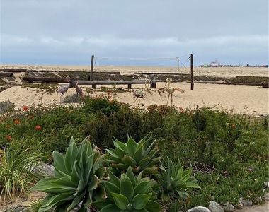 1119 E Balboa Boulevard - Photo Thumbnail 27