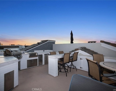 1119 E Balboa Boulevard - Photo Thumbnail 24