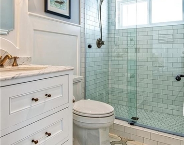 1119 E Balboa Boulevard - Photo Thumbnail 16
