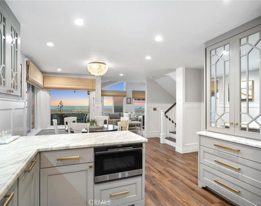1119 E Balboa Boulevard - Photo Thumbnail 10