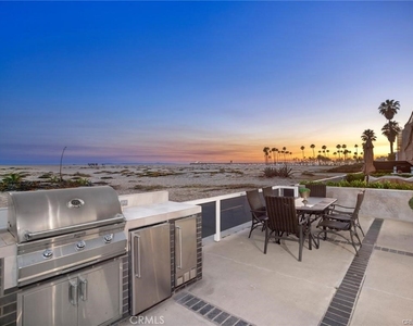 1119 E Balboa Boulevard - Photo Thumbnail 13