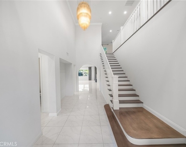 1151 Summit Oak - Photo Thumbnail 3