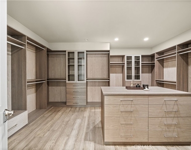 1151 Summit Oak - Photo Thumbnail 43