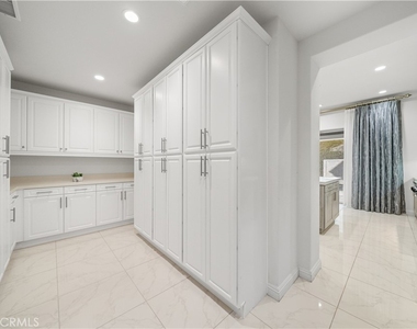 1151 Summit Oak - Photo Thumbnail 17