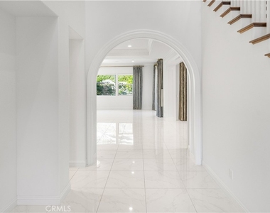 1151 Summit Oak - Photo Thumbnail 4