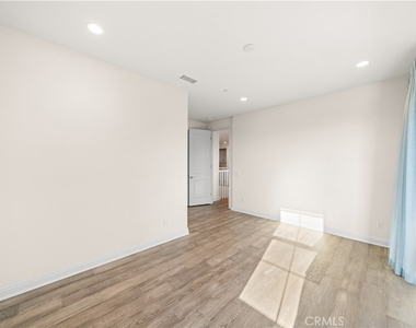 1151 Summit Oak - Photo Thumbnail 54