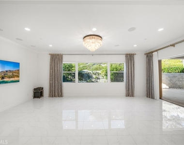 1151 Summit Oak - Photo Thumbnail 10