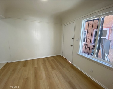 1366 W 37th - Photo Thumbnail 9