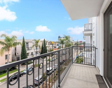 1237 S Holt Avenue - Photo Thumbnail 16