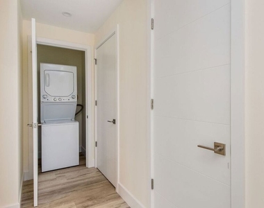 1237 S Holt Avenue - Photo Thumbnail 28
