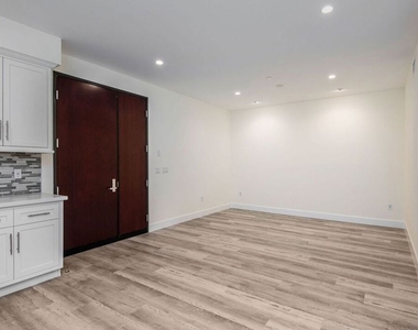 1237 S Holt Avenue - Photo Thumbnail 31