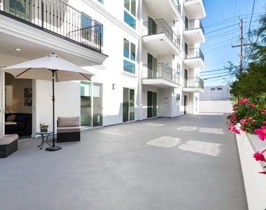 1237 S Holt Avenue - Photo Thumbnail 40