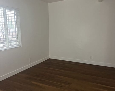 227 S Bonnie Brae Street - Photo Thumbnail 3