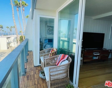 11954 Oceanaire Lane - Photo Thumbnail 8