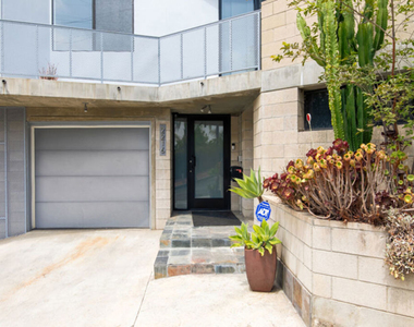 2216 Bancroft Avenue - Photo Thumbnail 1