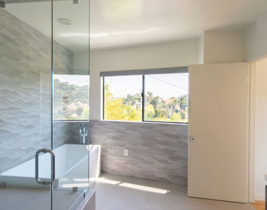 2216 Bancroft Avenue - Photo Thumbnail 26