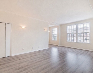5640 Franklin Avenue - Photo Thumbnail 8