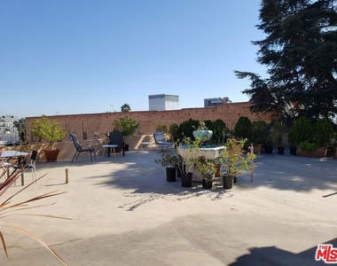5640 Franklin Avenue - Photo Thumbnail 10