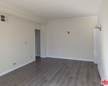 5640 Franklin Avenue - Photo Thumbnail 3