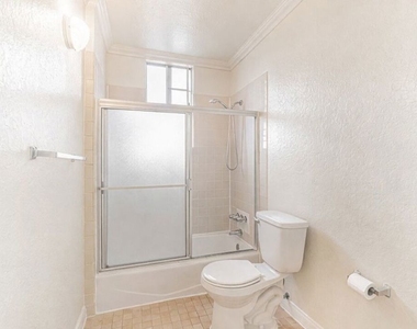 5640 Franklin Avenue - Photo Thumbnail 7