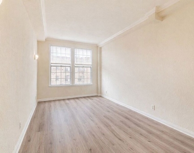 5640 Franklin Avenue - Photo Thumbnail 6
