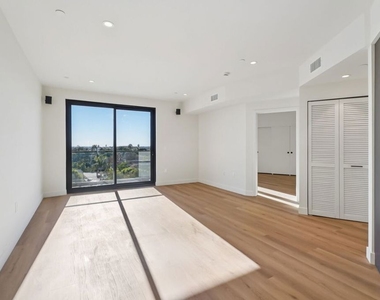 1110 S Spaulding Avenue - Photo Thumbnail 8