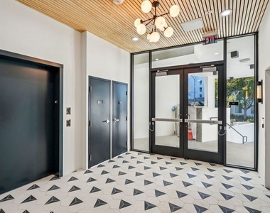 1110 S Spaulding Avenue - Photo Thumbnail 2